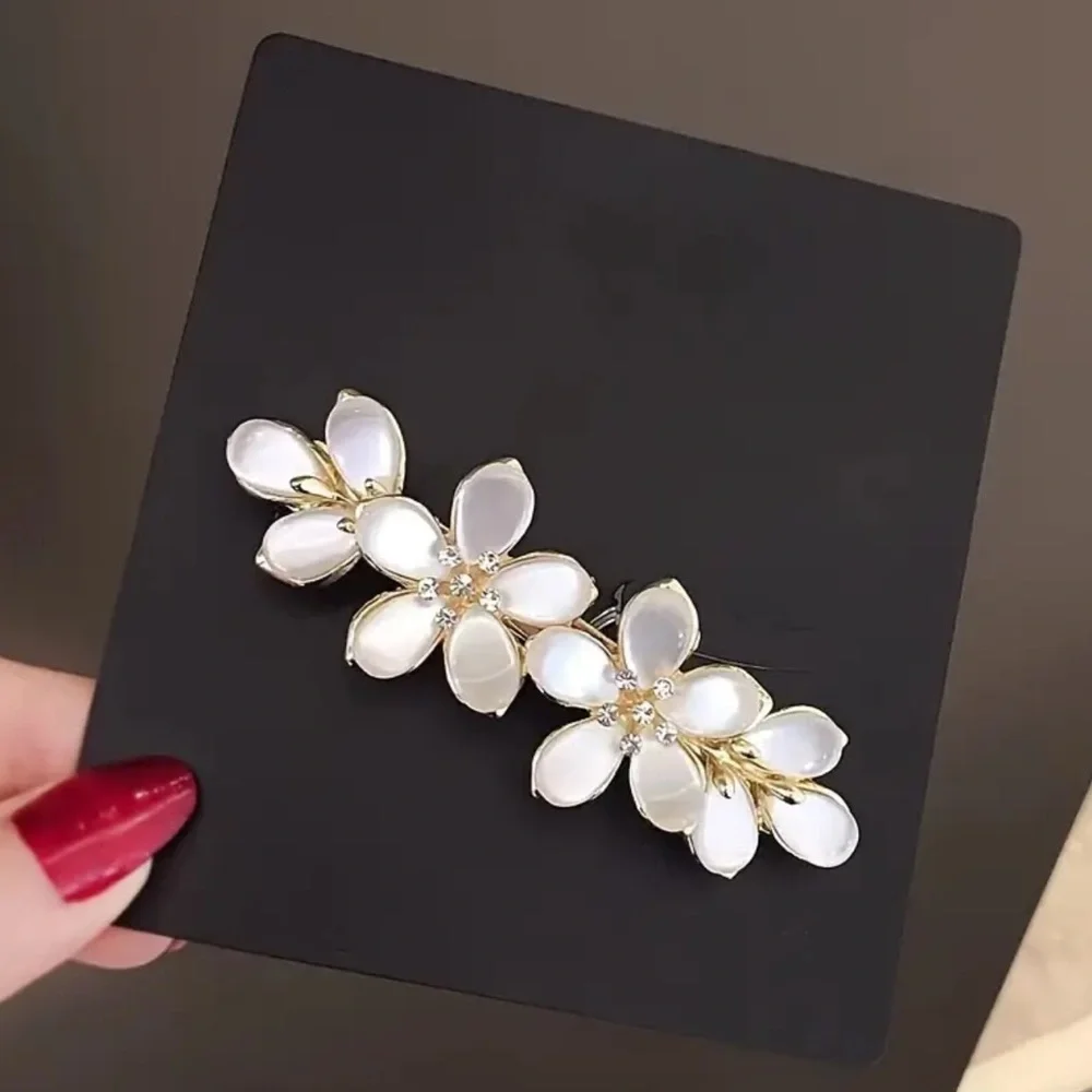 Elegant Floral Rhinestone Hair Barrette – Perfect Bridal & Holiday Accessory 🌸